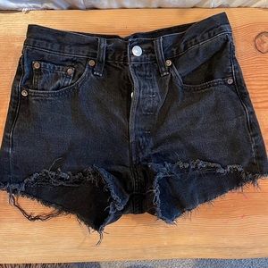 High waisted Levi’s black denim shorts